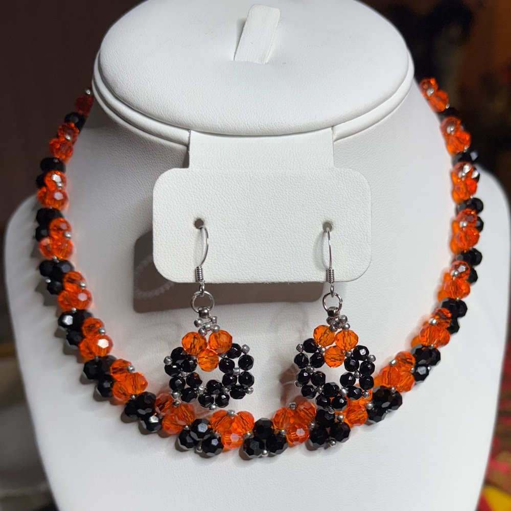Black and Orange faceted glass beaded Necklace and Earring Set 16.25 in - Picture 6 of 8